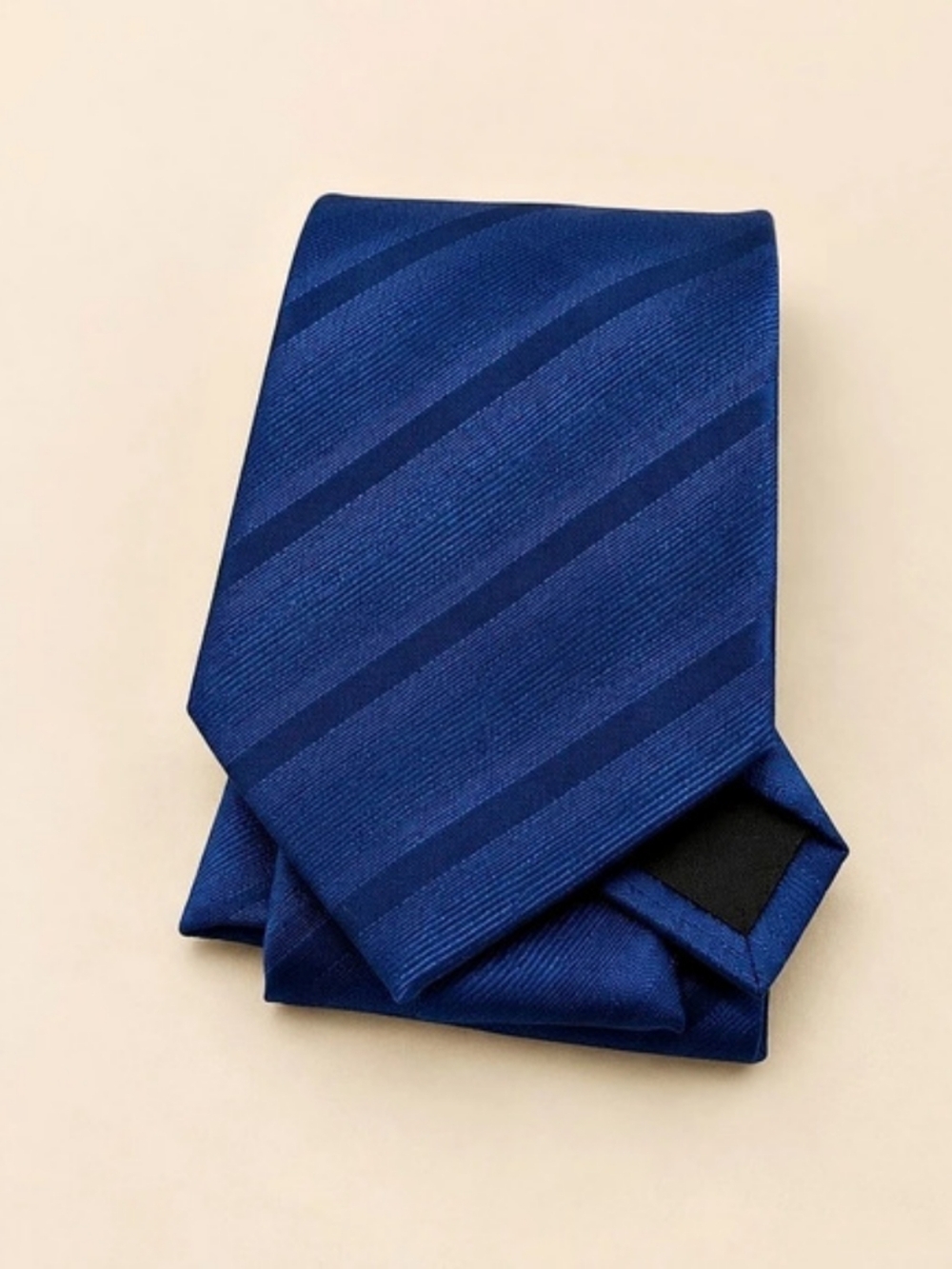 Van Heusen Striped Blue Tie Like New